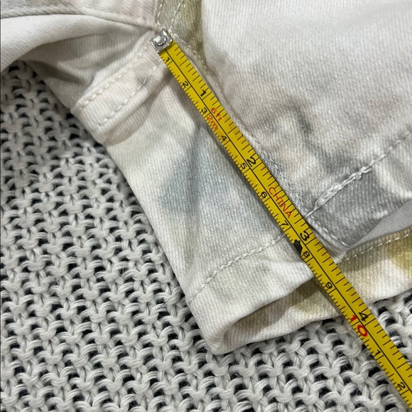 Universal Thread Multicolor Tie-Dye Shorts - Picture 7 of 8